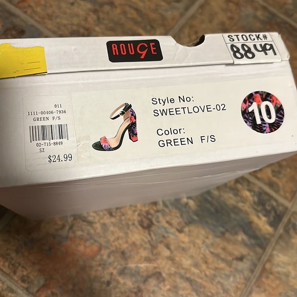 Heels - Picture 3 of 3